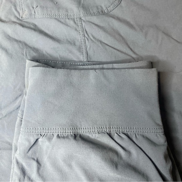 Mountain Hardwear Hiking Pants Lightweight Travel Grey Women’s Size 8 Outdoors - Picture 3 of 5